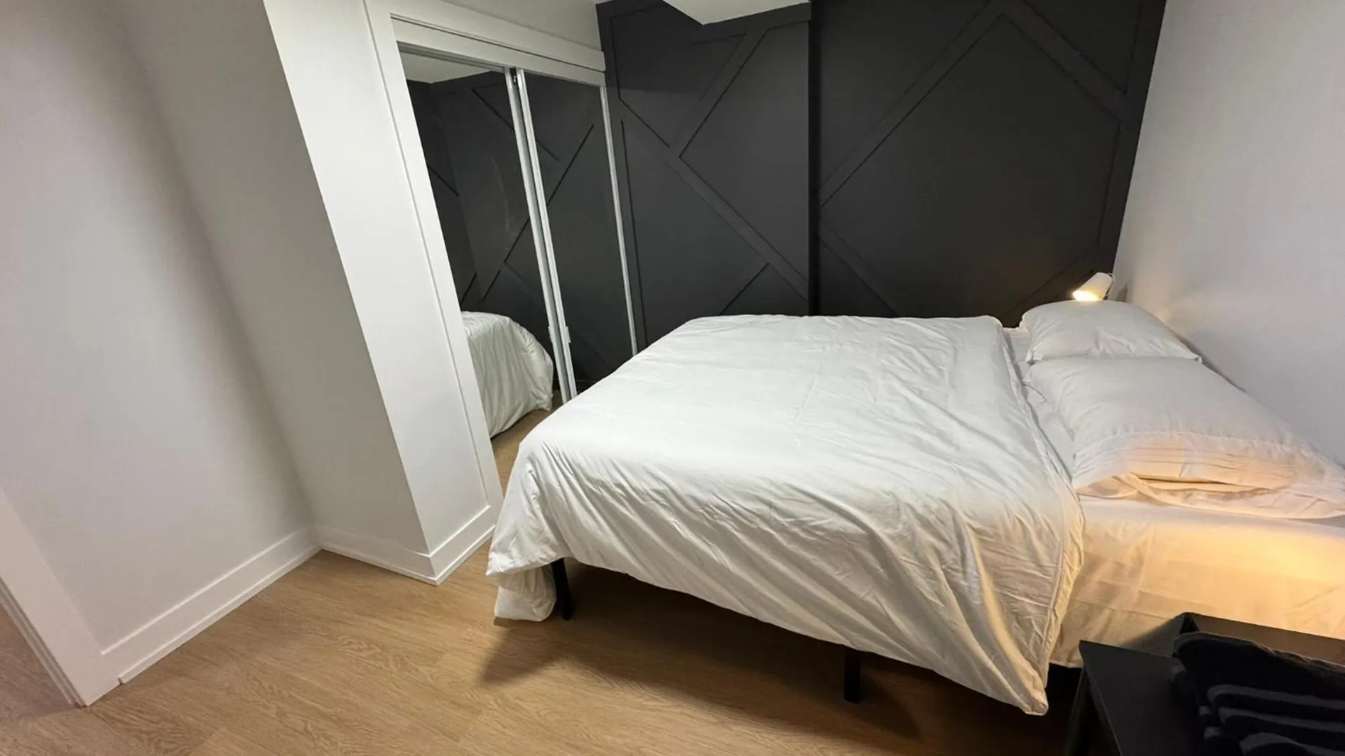 Appartement Entire Unit2 Airport Free Pkg Sep Entrance Newreno à Toronto Canada
