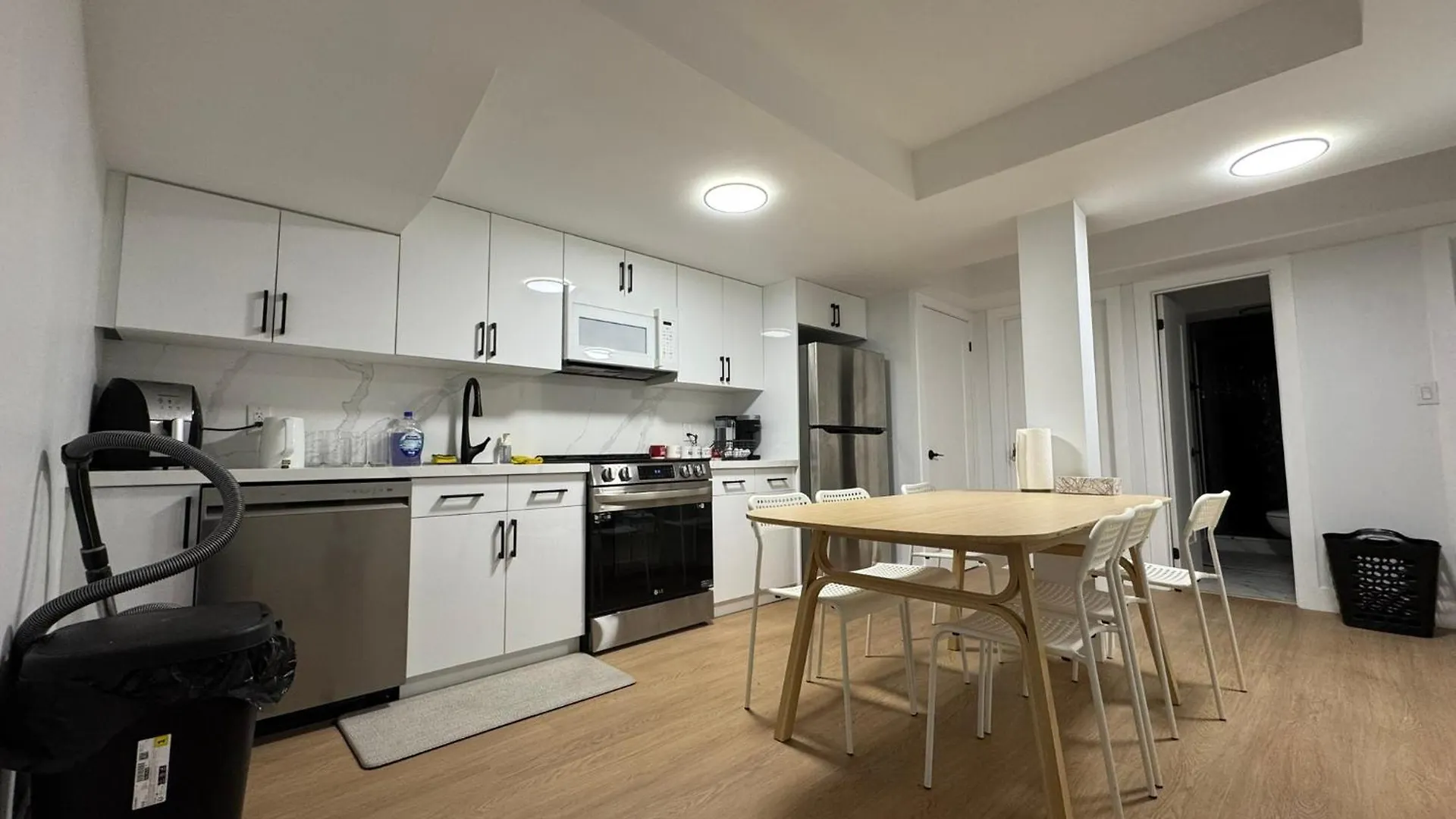 Appartement Entire Unit2 Airport Free Pkg Sep Entrance Newreno à Toronto