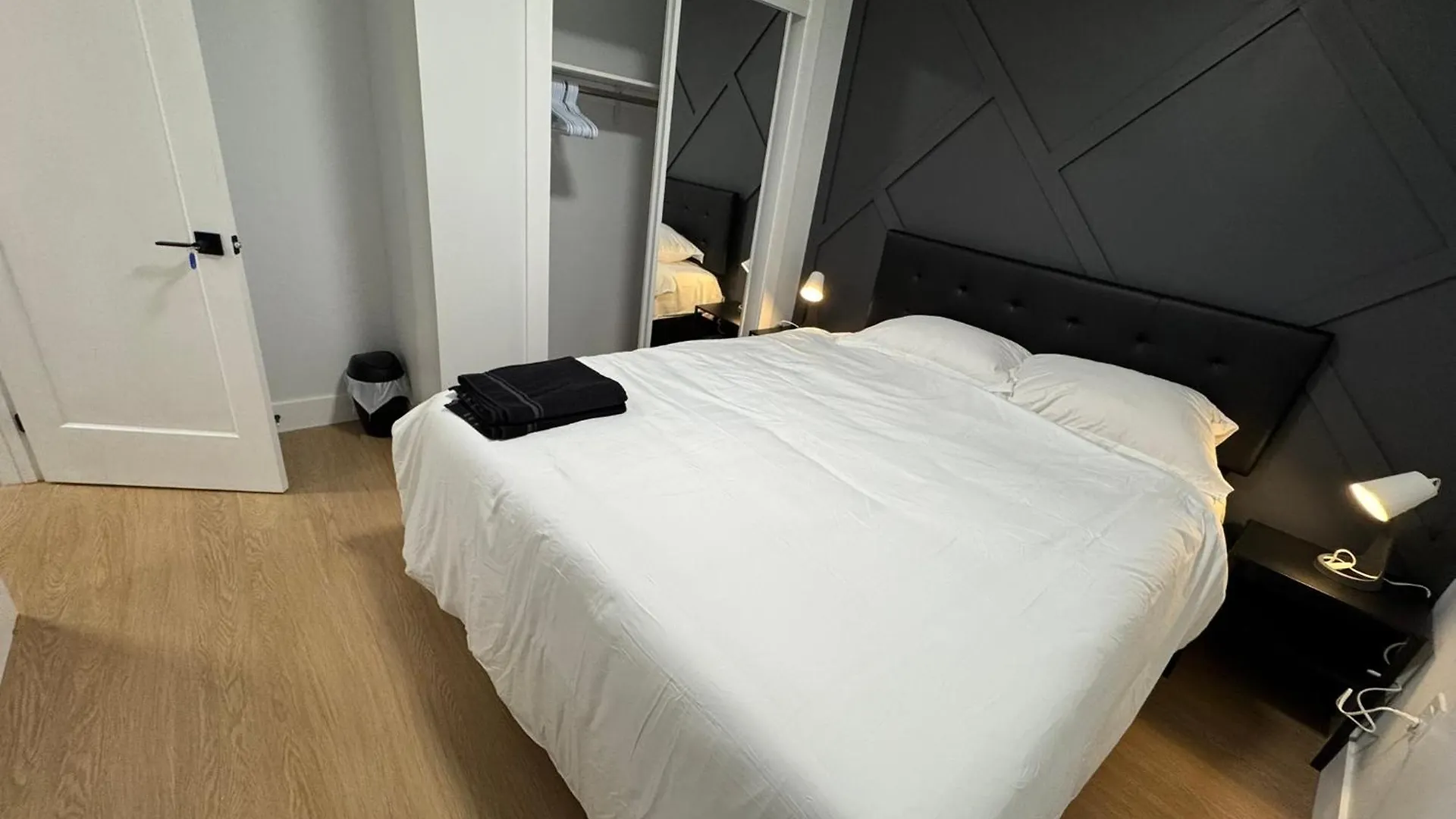 Appartement Entire Unit2 Airport Free Pkg Sep Entrance Newreno à Toronto