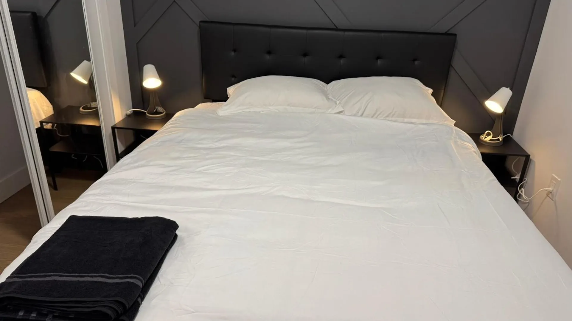 Appartement Entire Unit2 Airport Free Pkg Sep Entrance Newreno à Toronto